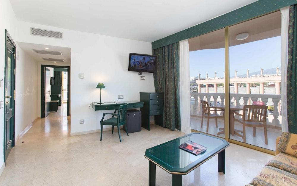 Cleopatra Palace Hotel 4*